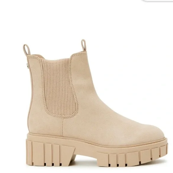 Madden NYC Women's Chunky Lug Chelsea Boots Size 9 - Picture 2 of 13